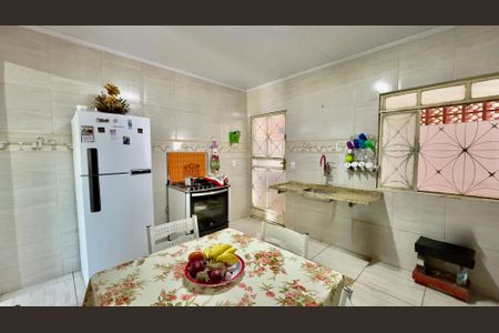 Cozinha de casa à venda com 2 quartos, 240m² em Tropical, Contagem
