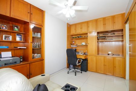 Apartamento à venda com 135m², 3 quartos e 2 vagas Apartamento à venda com 135m², 3 quartos e 2 vagasQuarto 1