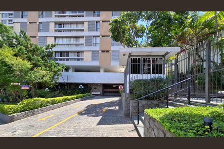 Apartamento à venda com 135m², 3 quartos e 2 vagas Apartamento à venda com 135m², 3 quartos e 2 vagasFachada do Prédio