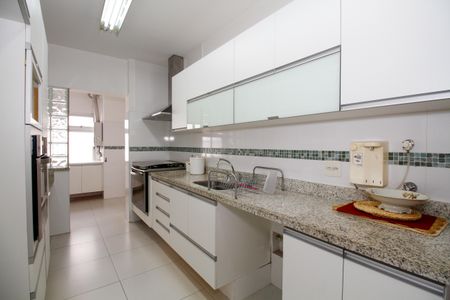 Apartamento à venda com 135m², 3 quartos e 2 vagas Apartamento à venda com 135m², 3 quartos e 2 vagasCozinha