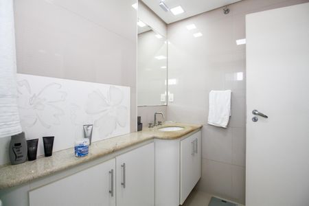 Apartamento à venda com 135m², 3 quartos e 2 vagas Apartamento à venda com 135m², 3 quartos e 2 vagasBanheiro da Suíte