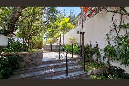 Apartamento à venda com 135m², 3 quartos e 2 vagas Apartamento à venda com 135m², 3 quartos e 2 vagasEntrada do Prédio