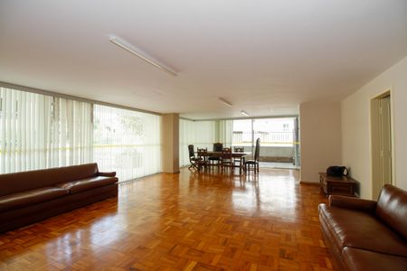 Apartamento à venda com 135m², 3 quartos e 2 vagas Apartamento à venda com 135m², 3 quartos e 2 vagasÁrea Comum - Salão de Festas