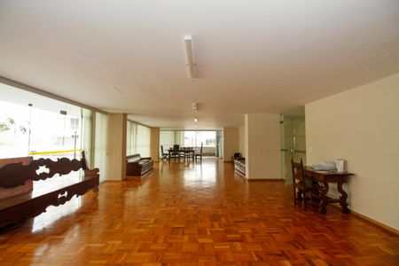 Apartamento à venda com 135m², 3 quartos e 2 vagas Apartamento à venda com 135m², 3 quartos e 2 vagasÁrea Comum - Salão de Festas