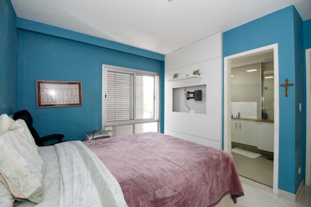 Apartamento à venda com 135m², 3 quartos e 2 vagas Apartamento à venda com 135m², 3 quartos e 2 vagasSuíte