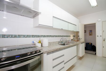 Apartamento à venda com 135m², 3 quartos e 2 vagas Apartamento à venda com 135m², 3 quartos e 2 vagasCozinha