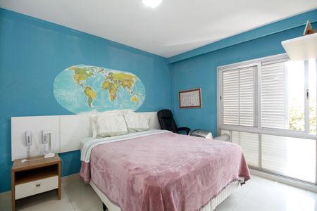 Apartamento à venda com 135m², 3 quartos e 2 vagas Apartamento à venda com 135m², 3 quartos e 2 vagasSuíte