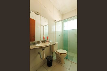 Casa para alugar com 136m², 3 quartos e 2 vagasBanheiro 