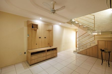 Casa para alugar com 136m², 3 quartos e 2 vagasSala