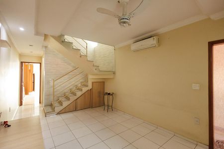 Sala de casa para alugar com 3 quartos, 136m² em Vila Sao Geraldo, Taubaté