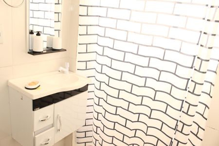 Banheiro Social de kitnet/studio para alugar com 1 quarto, 30m² em Sé, São Paulo