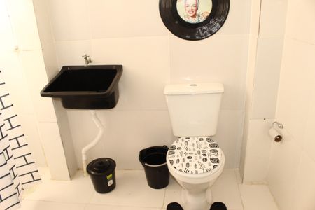 Banheiro Social de kitnet/studio para alugar com 1 quarto, 30m² em Sé, São Paulo