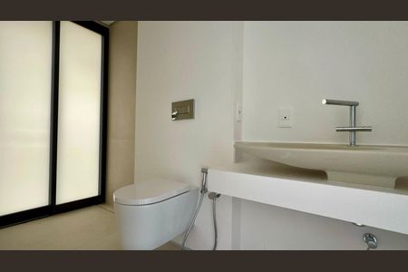 Apartamento à venda com 316m², 4 quartos e 2 vagasBanheiro da Suíte 3