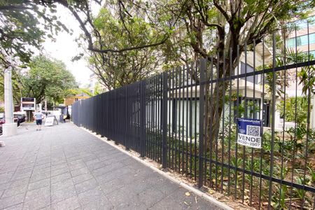 Apartamento à venda com 157m², 2 quartos e 2 vagasPlaquinha