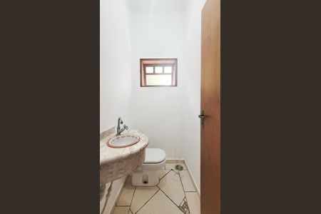 Casa de condomínio à venda com 250m², 4 quartos e 2 vagasLavabo