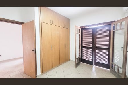 Casa de condomínio à venda com 250m², 4 quartos e 2 vagasSuíte 2