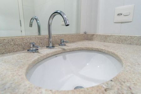 Apartamento à venda com 57m², 2 quartos e 1 vagaBanheiro Detalhe