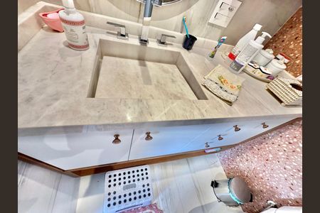 Apartamento à venda com 145m², 3 quartos e 2 vagasBanheiro da Suíte 3