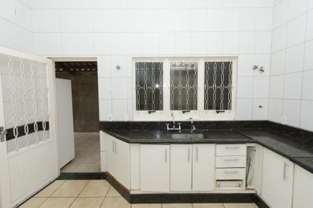 Casa para alugar com 464m², 3 quartos e 4 vagasCozinha