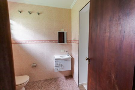 Casa à venda com 310m², 3 quartos e 8 vagasBanheiro da Suíte 2