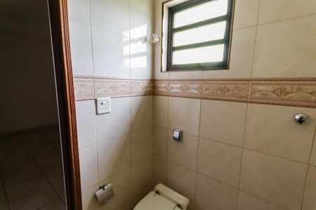 Casa à venda com 310m², 3 quartos e 8 vagasBanheiro da Suíte 3