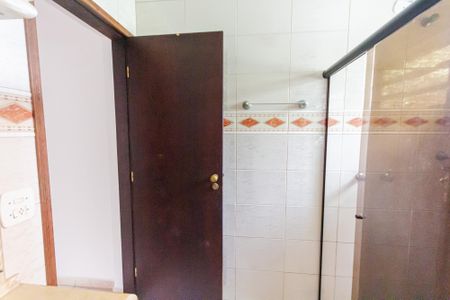 Casa à venda com 310m², 3 quartos e 8 vagasBanheiro da Suíte 1