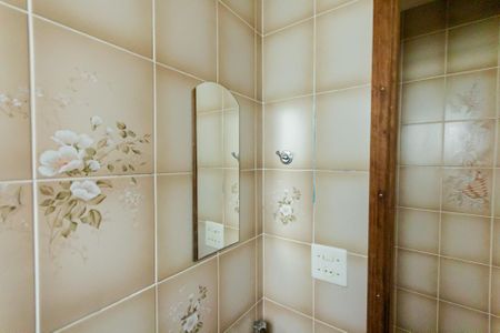 Casa à venda com 310m², 3 quartos e 8 vagasBanheiro de Serviço