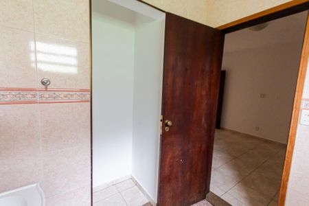 Casa à venda com 310m², 3 quartos e 8 vagasBanheiro da Suíte 2