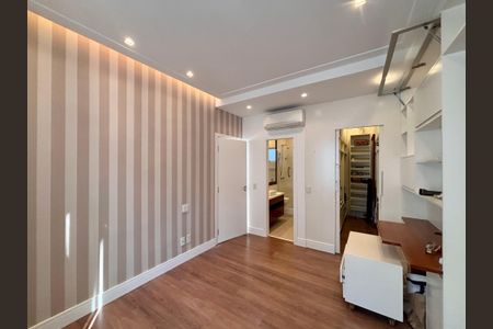 Casa à venda com 180m², 3 quartos e 1 vagaSuíte