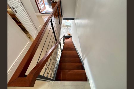 Casa à venda com 180m², 3 quartos e 1 vagaEscada