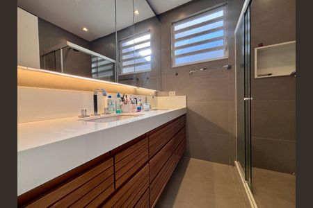 Casa à venda com 180m², 3 quartos e 1 vagaBanheiro social