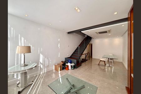 Sala de casa à venda com 3 quartos, 180m² em Copacabana, Rio de Janeiro