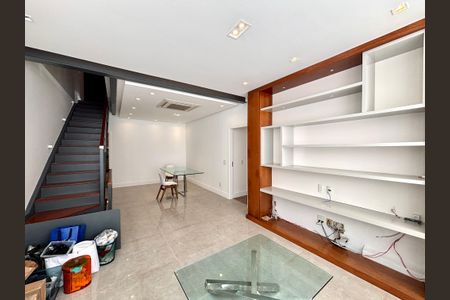 Sala de casa à venda com 3 quartos, 180m² em Copacabana, Rio de Janeiro