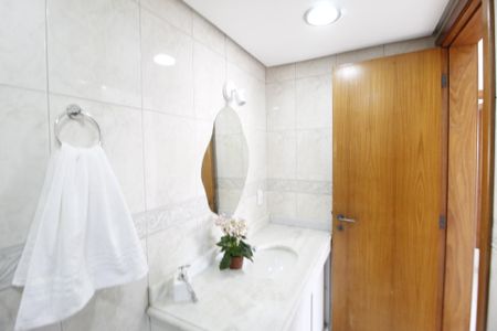 Apartamento à venda com 82m², 2 quartos e 2 vagasBanheiro da Suíte 1