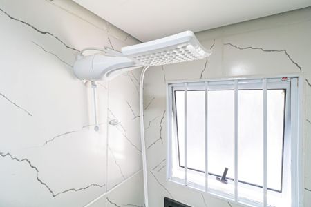 Banheiro de kitnet/studio para alugar com 1 quarto, 20m² em Vila Morse, São Paulo