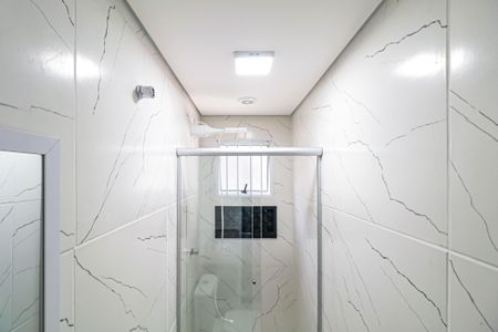 Banheiro de kitnet/studio para alugar com 1 quarto, 20m² em Vila Morse, São Paulo