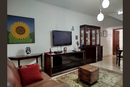 Sala de casa à venda com 4 quartos, 137m² em Vila Carrão, São Paulo