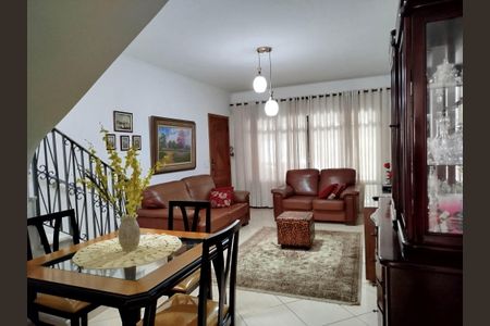 Casa à venda com 137m², 4 quartos e 2 vagasSala