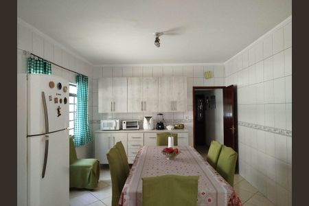 Casa à venda com 137m², 4 quartos e 2 vagasCopa e cozinha