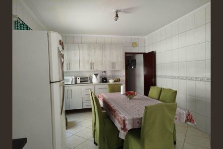 Casa à venda com 137m², 4 quartos e 2 vagasCopa e cozinha