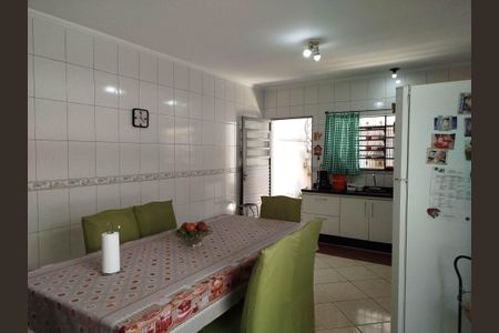 Casa à venda com 137m², 4 quartos e 2 vagasCopa e cozinha