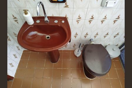 Casa à venda com 137m², 4 quartos e 2 vagasBanheiro 