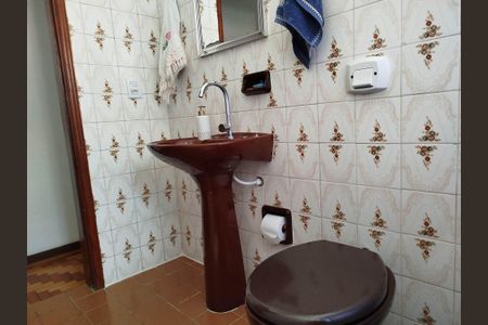 Casa à venda com 137m², 4 quartos e 2 vagasBanheiro 