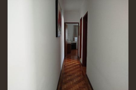 Casa à venda com 137m², 4 quartos e 2 vagasCorredor dos quartos