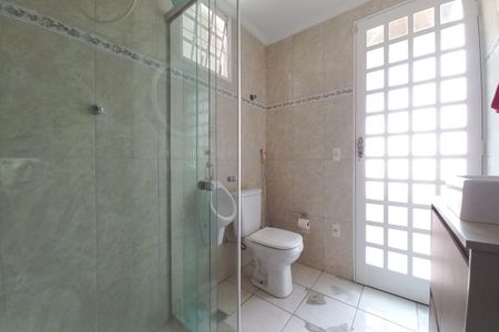 Casa para alugar com 480m², 3 quartos e 2 vagasBanheiro Social