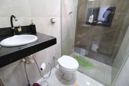 Casa para alugar com 180m², 4 quartos e 4 vagasBanheiro do Quarto 1