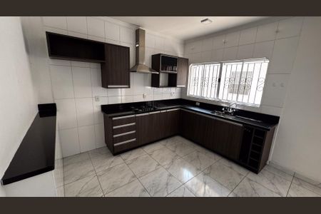 Casa à venda com 320m², 5 quartos e 5 vagasCozinha