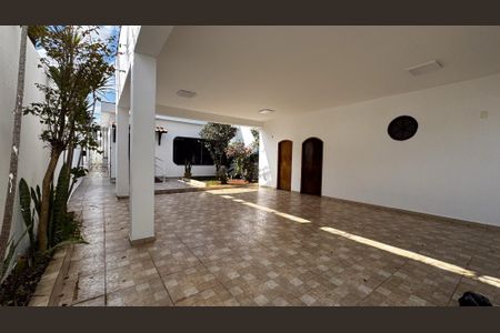 Casa à venda com 320m², 5 quartos e 5 vagasGaragem