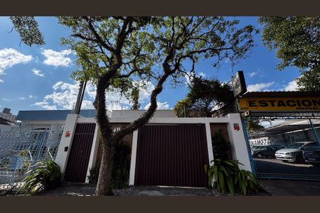 Casa à venda com 320m², 5 quartos e 5 vagasFachada