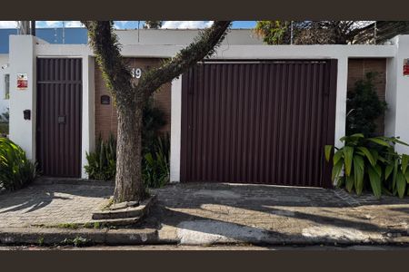 Casa à venda com 320m², 5 quartos e 5 vagasFachada